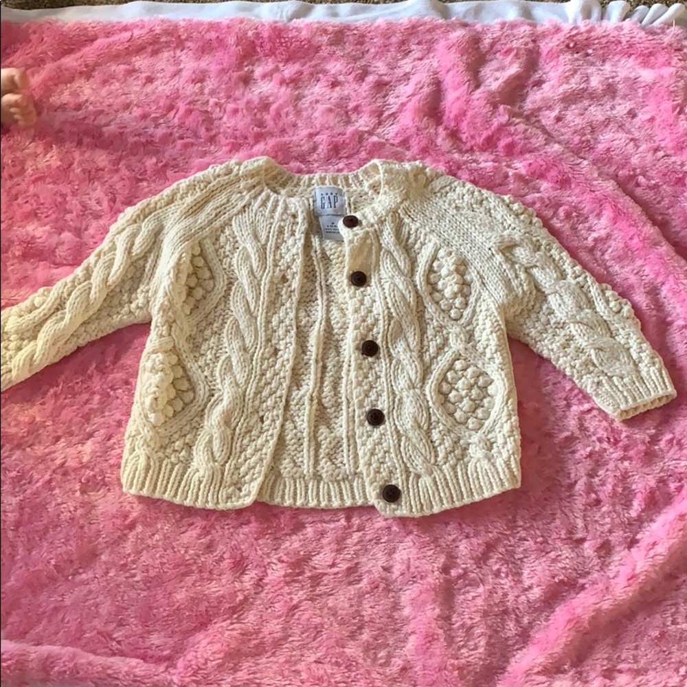 Baby gap sweater / cardigan Sz 6-12 months